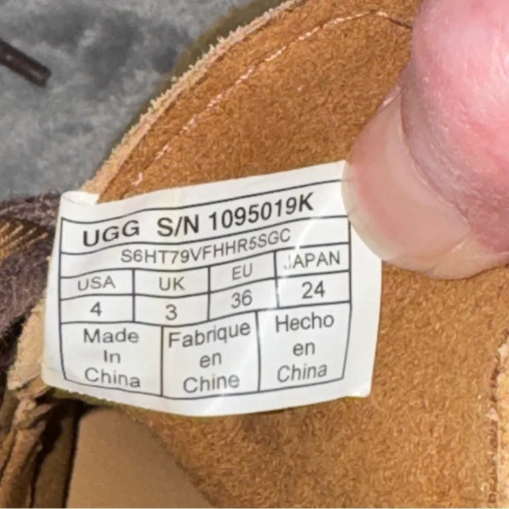 New Without Tag UGG Kids' Neumel II Chukka Ankle Boots Size 4